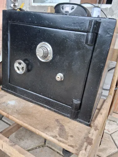 Cofres do tipo urna varios tamanhos apartir de 200 reais 