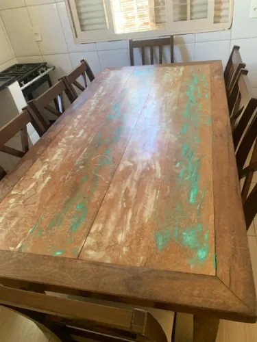 Mesa de Jantar de Madeira 