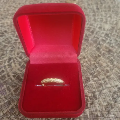 Meia aliança de brilhante e ouro 18k 750 com 4 diamantes