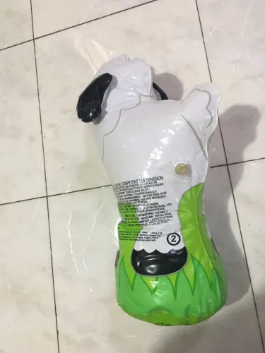 Inflavel ovelha para praia ou piscina 