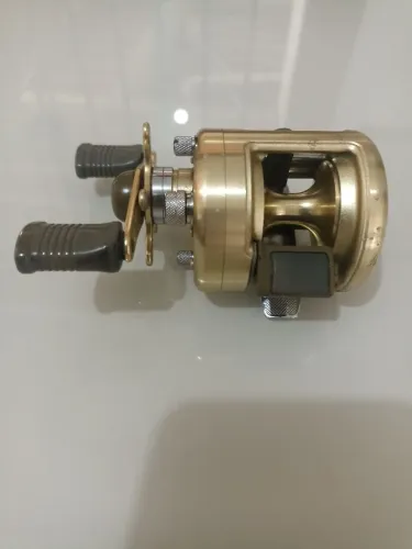Carretilha Shimano Calcutá 51