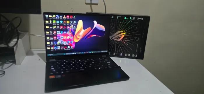 Asus Rog Flow x13 512gb SSD Ryzen 9 780m = RTX 2050 touchscreen