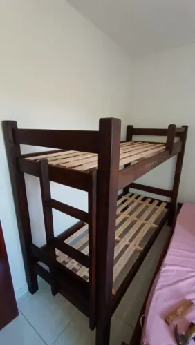 Beliche de madeira maciça