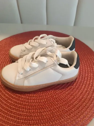 Tênis branco infantil zara 