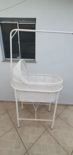 Berço de vime branco vintage