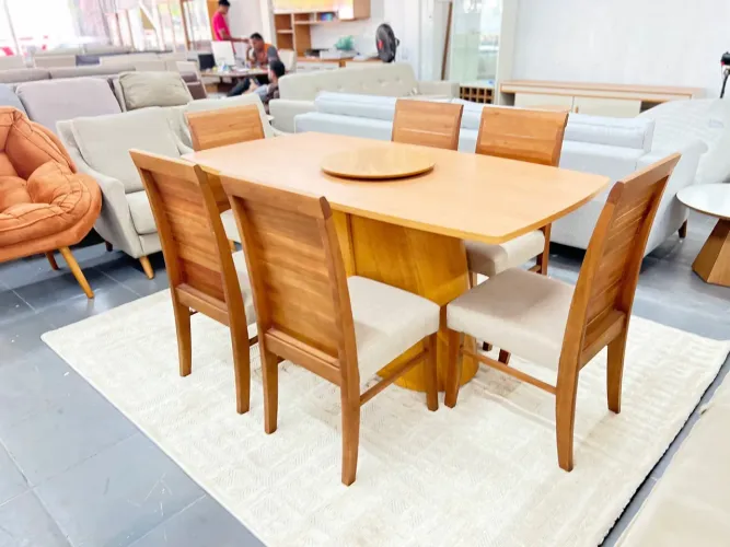 Conjunto de Mesa de Jantar em Madeira com 6 Cadeiras