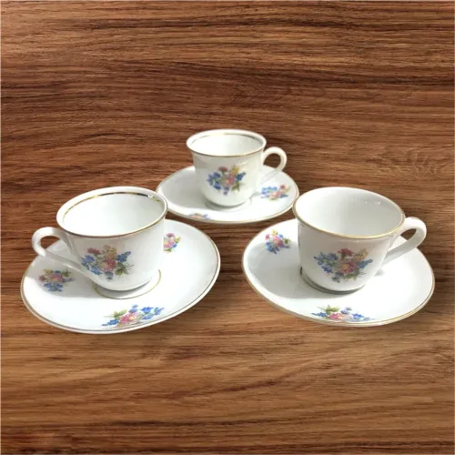 ANTIGO CONJUNTO COM 3 XÍCARAS E 3 PIRES DE PORCELANA MAUÁ 