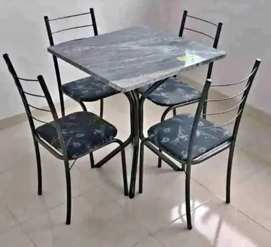 Conjunto de Mesa e Cadeiras para Jantar