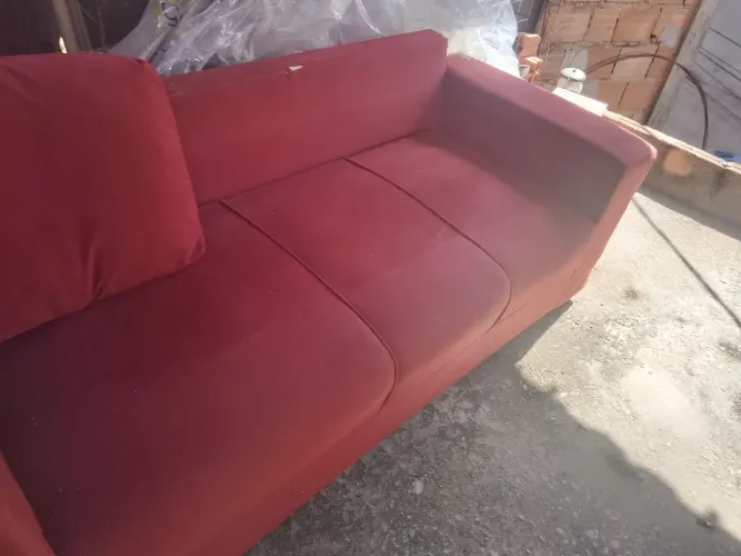 Vende se sofá, tenho as três almofadas chama no zap *