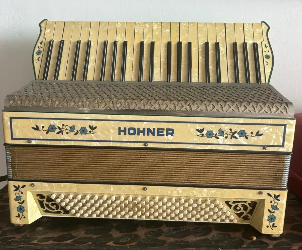 Maravilhosa sanfona 120 baixos original Honner