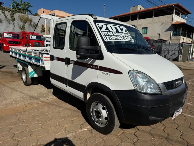 Caminhão Iveco daily cabine dupla 70c16 ano 2012 ar condicionado 