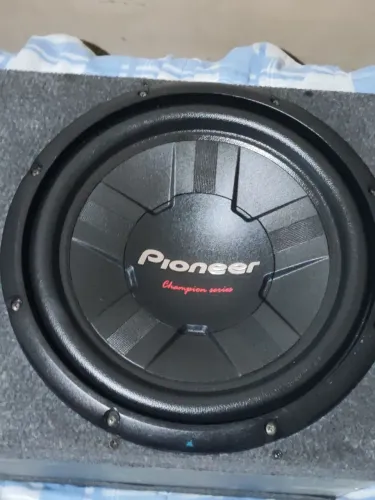 Vende-se junto ou separado sub de 12pionner w311 e módulo power filé tocando no carro aind