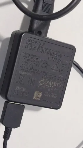 Carregador / Adaptador AC Sony AC-UB10D Original (5V 0.5A)