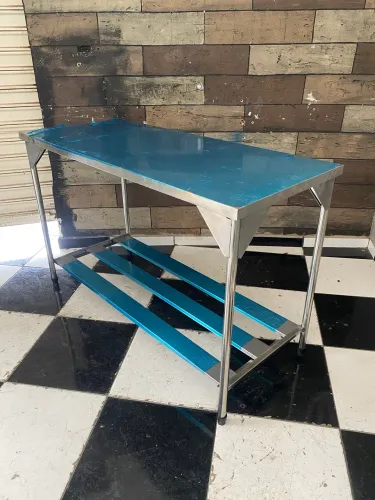 Vendo mesa de inox nova medida 1.40/60/90 boas condições