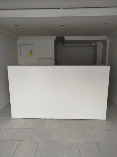 Bancada de madeira para assistência técnica 