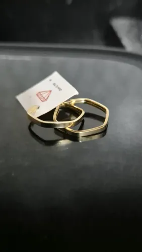 Brinco hexagonal em ouro 18K