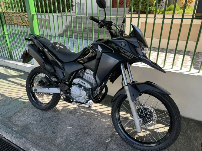 Vende-se XRE 300 ?NOVA?