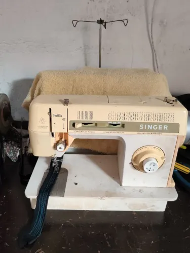 Vendo máquina de costura