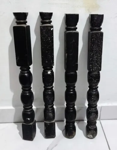 Lote I - 4 Pés de madeira maciça antiga 47cmx4,5cm