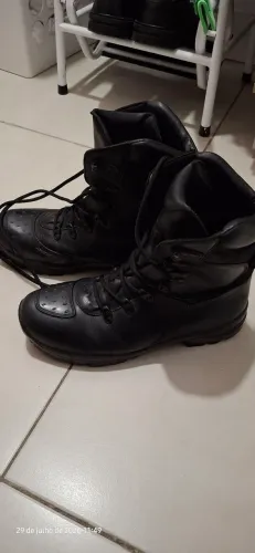 Bota motoqueiro 42 couro legítimo