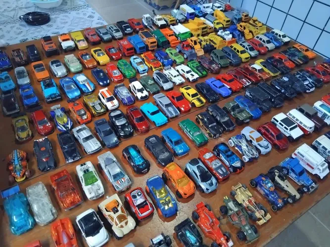 170 Carrinhos (Hot Wheels, Matchbox e Maisto) - Preço Imbatível! CONSULTE VALORES!