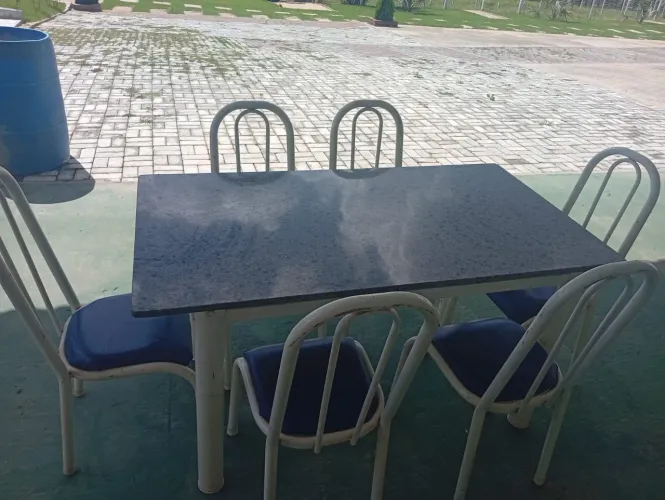 Mesa com 6 cadeiras 
