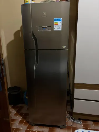 VENDO GELADEIRA ELECTROLUX FROST FREE 371L TURBO