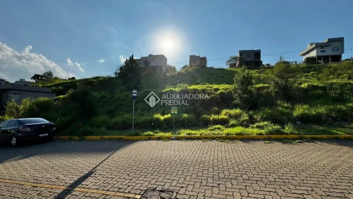 Terreno no bairro São Jorge frente sol da manhã e acima do nível da rua