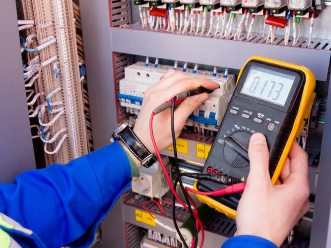 Eletricista e técnico em sistema de segurança, alarme, cftv e portão eletrônico 