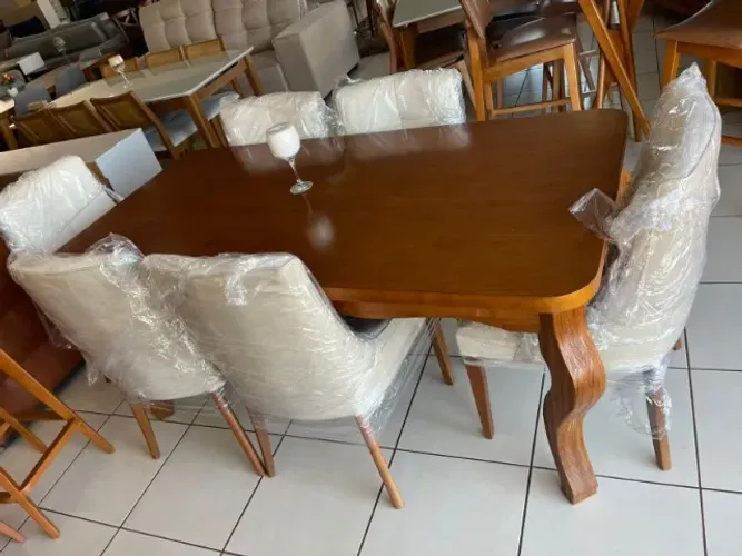 MESA DE JANTAR EM MADEIRA TAEDA PÉS TORNEADOS 1.80 MT COM 6 CADEIRAS POLTRONAS