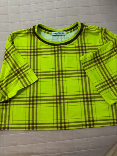 Blusa lança perfume