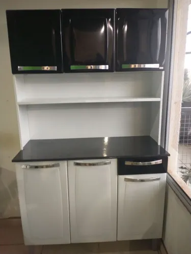 Armário de cozinha em aço.