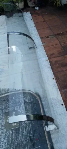 Vende-se vidros com ferragem para montagem de vitrine para gelateria