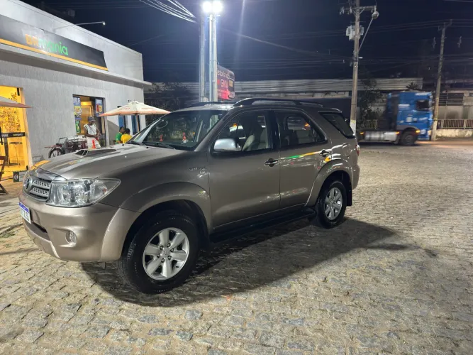 Toyota Hilux SW4 SRV D4-d 4X4 3.0 TDI Dies. AUT 2010
