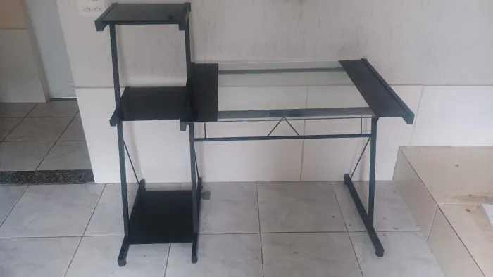 Mesa de escritório em vidro