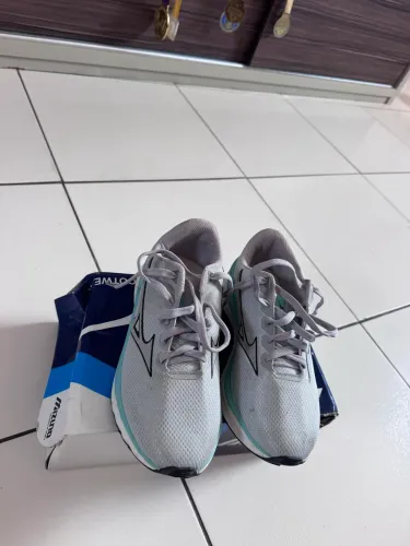 Vendo tênis semi novo