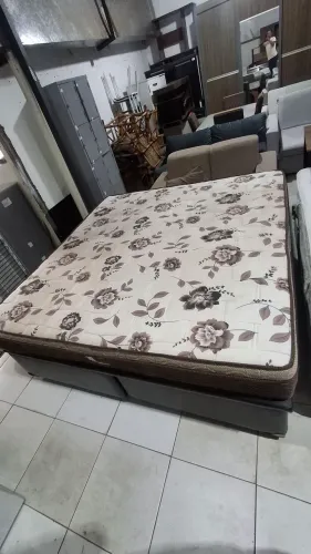Cama baú super king conservada 