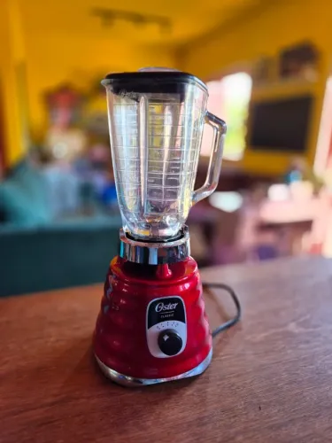Liquidificador Oster Clássico 220V vermelho