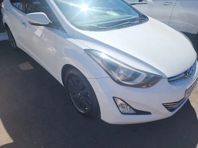 Hyundai Elantra GLS 2.0 16V Flex Aut. 2015