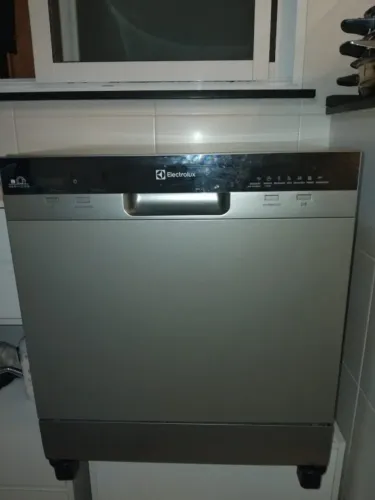 QUEBRADA Lava-Louças Electrolux Inox com 08 Serviços (LL08S)