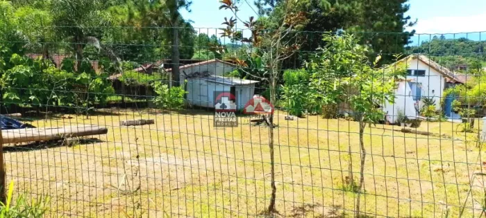 Terreno Padrão em Condomínio em Caraguatatuba