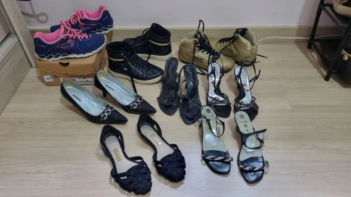 Lote de sapatos e tênis usado