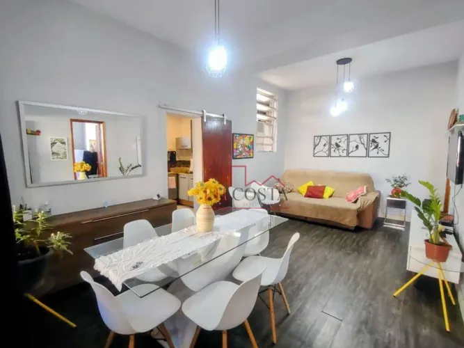 Casa com 5 dormitórios, 3 banheiros. 1 vaga que pode ser transfomada em 2 vagas à venda, 1