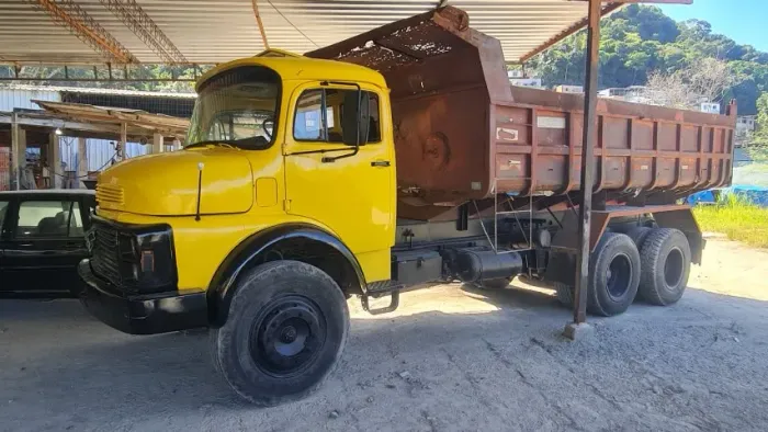 Caminhão Caçamba Basculante Mercedes-Benz