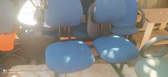 Cadeiras 2 e 3 lugares e mais 5 cadeiras, todas usadas em bom estado!