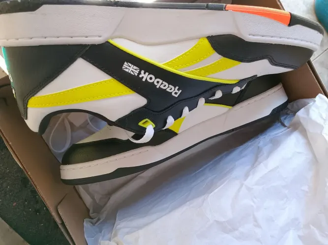 Tênis Couro Reebok número 43, novo.