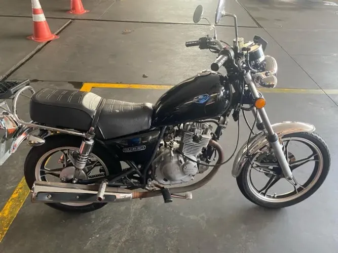 Vende_se moto Suzuki intruder 125, ano 2011