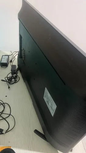 Vendo TV smart, 32 polegadas nova ,apenas tirada da cx para enfeite .