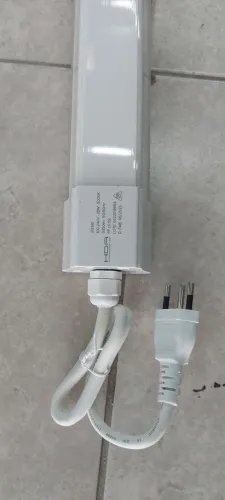 Luminária linear IP66 38W 5.350lum (nunca usada)