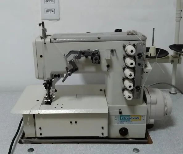 Máquina de costura industrial Galoneira Bracob BC 5000